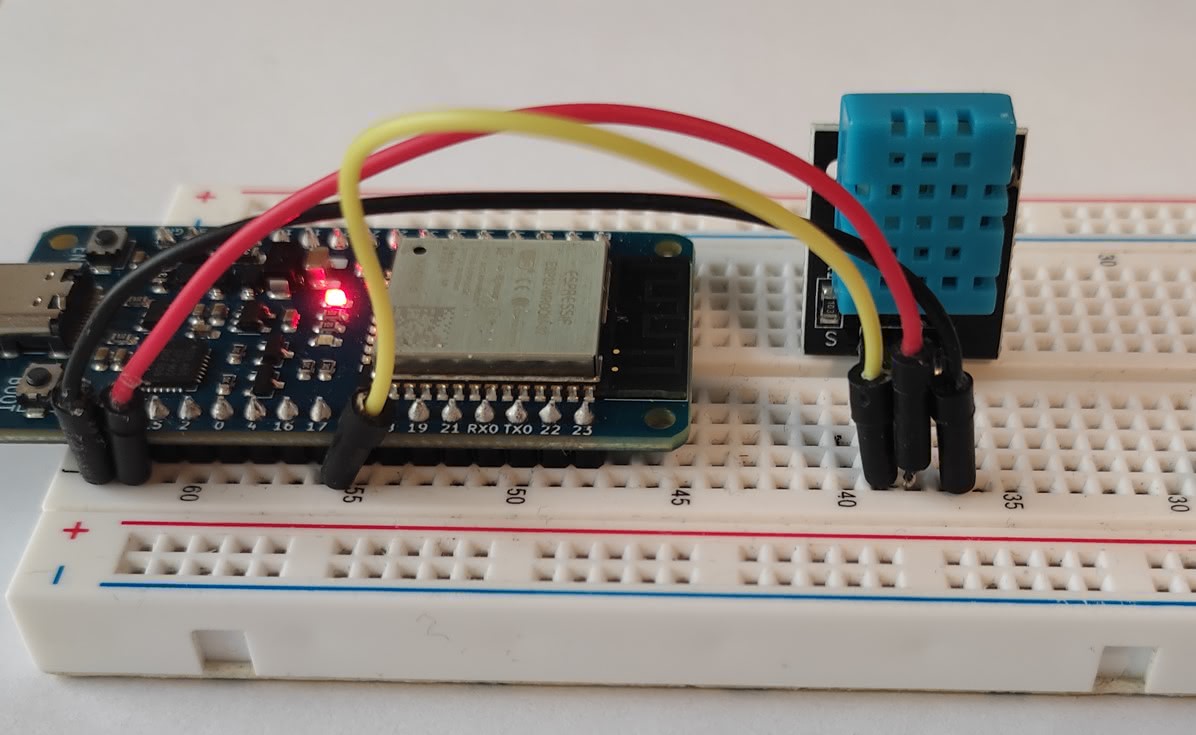 Câblage sur plaque de prototypage du DHT11 et esp32 wroom